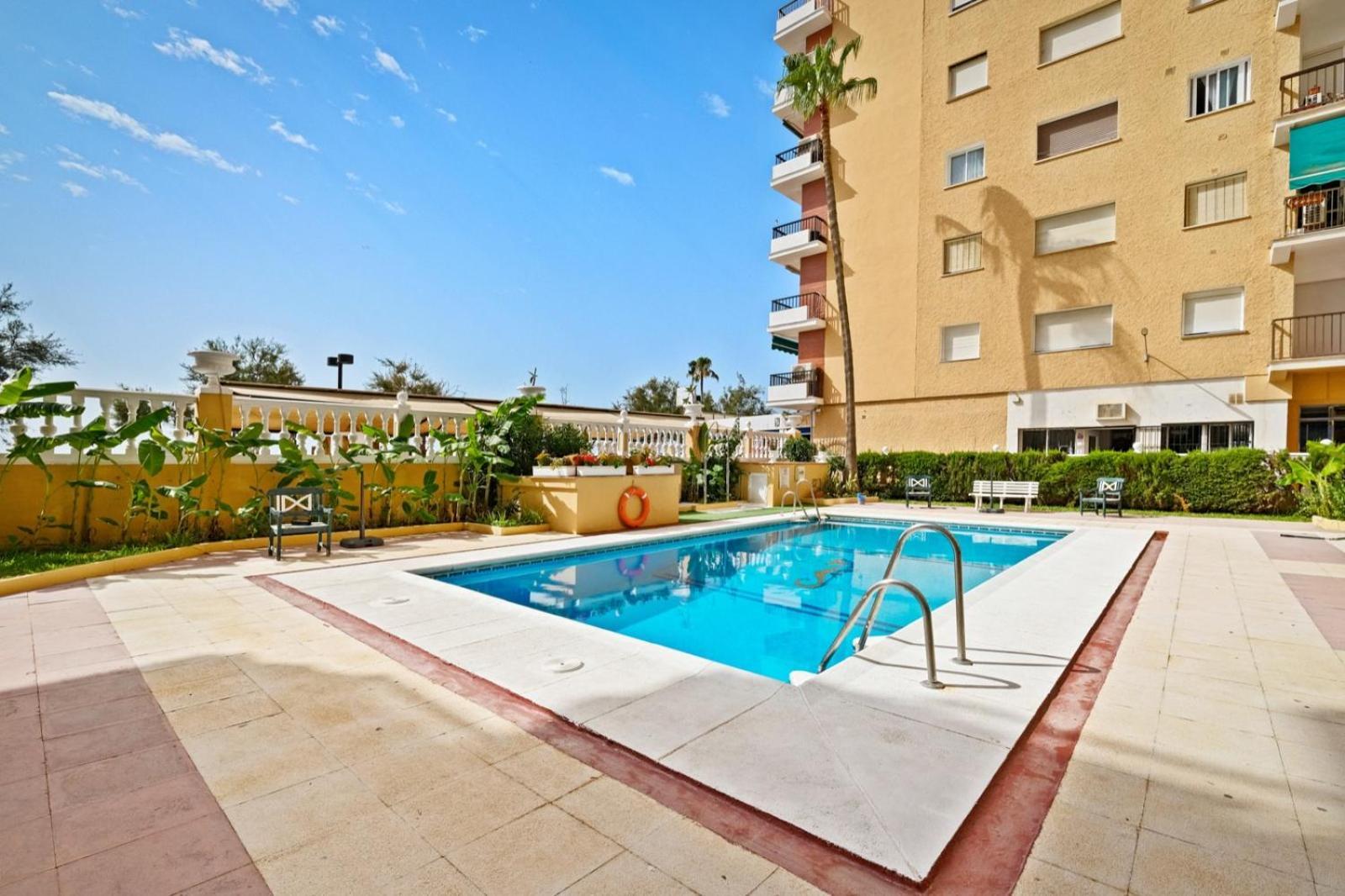 Apartamento Con Piscina En La Primera Linea De Playa De Fuengirola Eksteriør billede